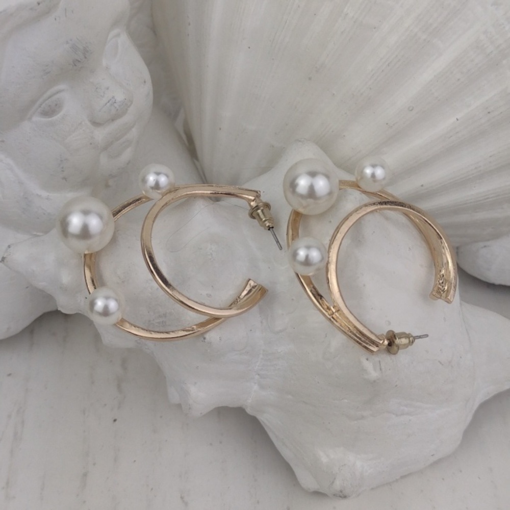 Gold-Tone Hoop Earrings with Strategically Placed White Pearl Accents
